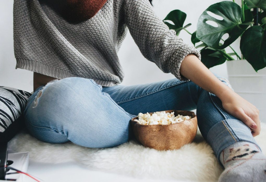 Kako narediti domače kino doživetje v dnevni sobi Kako narediti domače kino doživetje v dnevni sobi