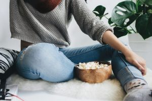 Kako narediti domače kino doživetje v dnevni sobi Kako narediti domače kino doživetje v dnevni sobi